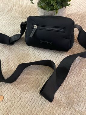 Athleta Black Compact Waist/Crossbody Belt Bag